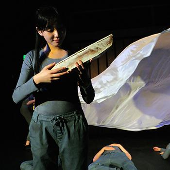 Immersive  Theater Plunges Audiences into the Refugee Experience 